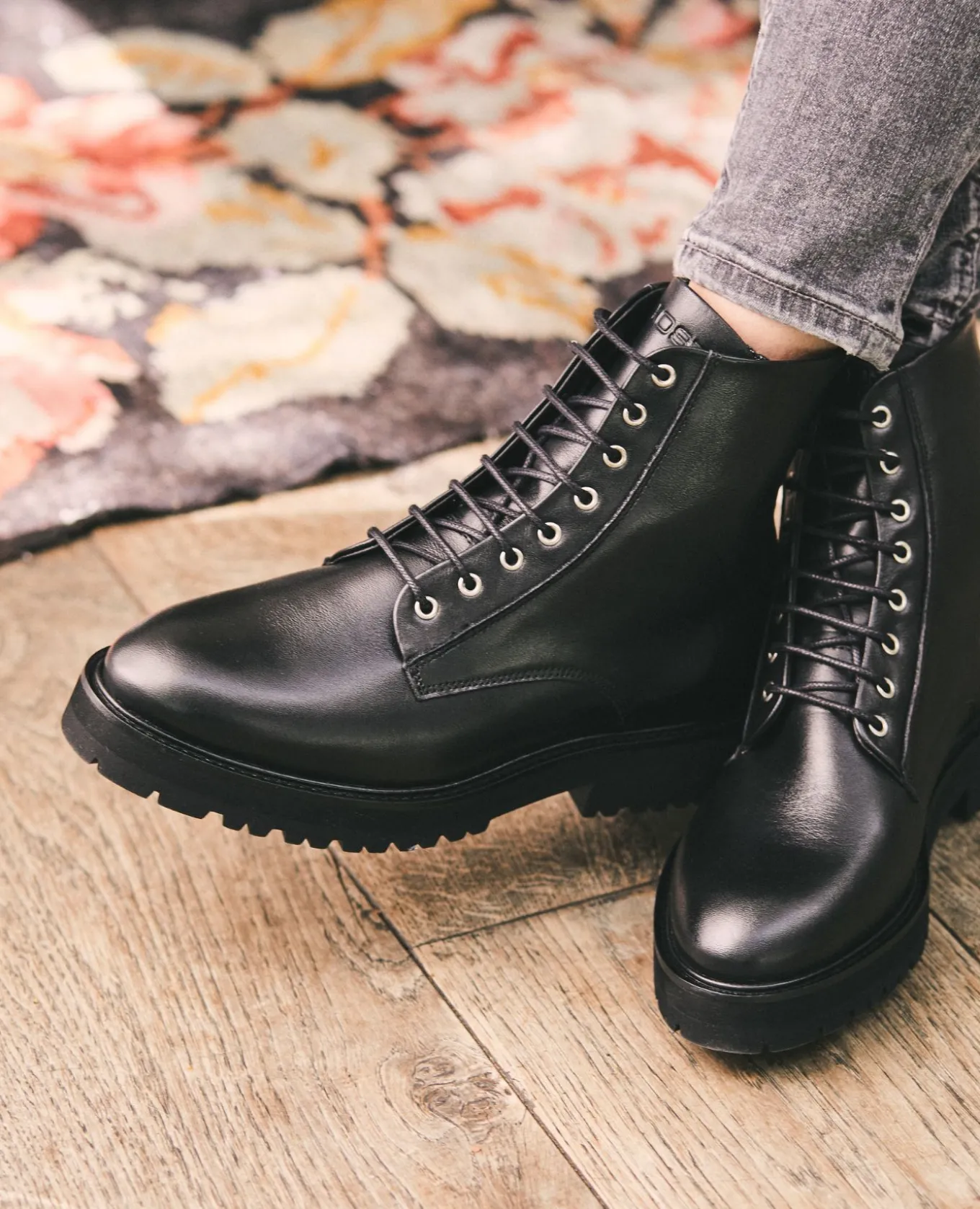 BLUFF Boots à lacets cuir noir
